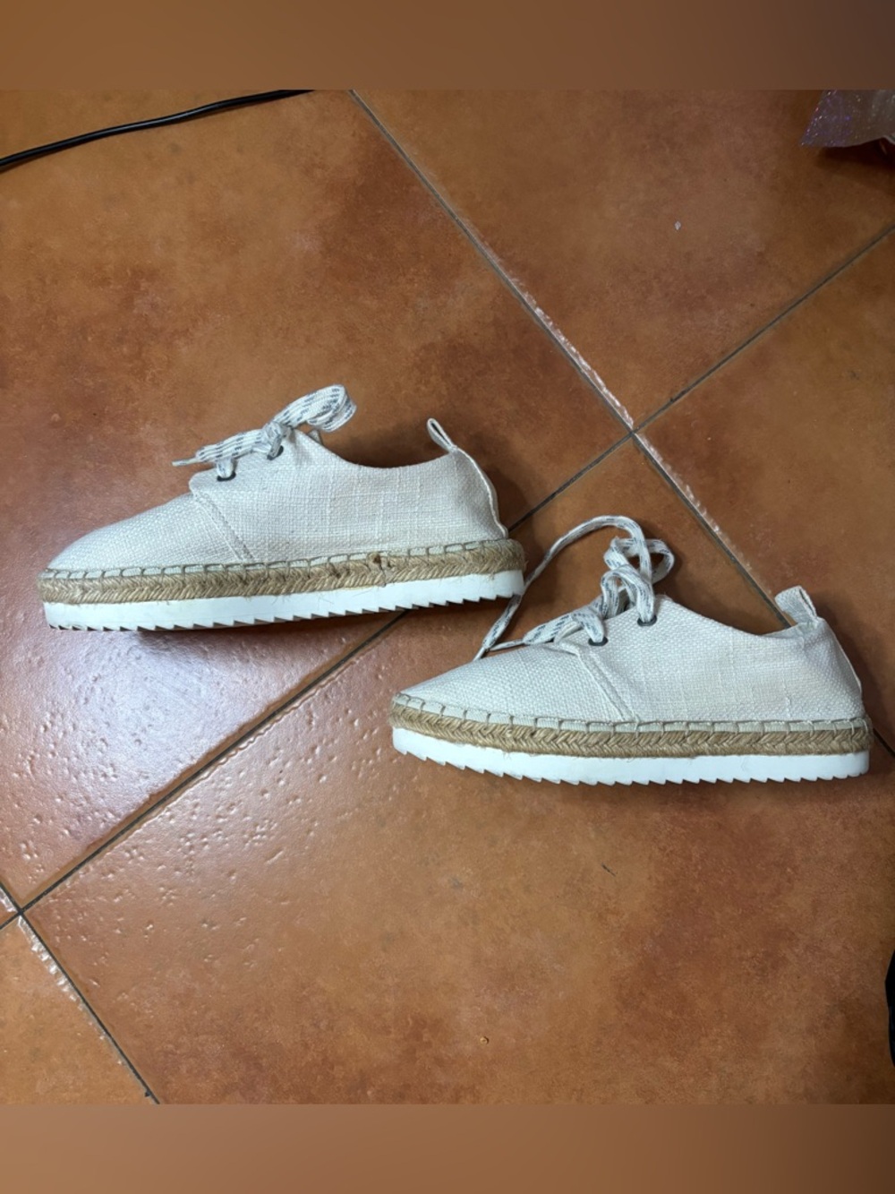 Universal Thread Joelle Espadrille ivory fabric with laces. Great condition